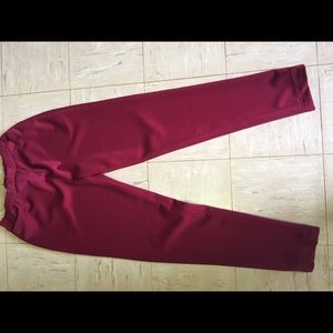 Tailored red legging